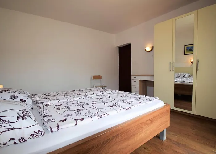 Mica Gostinjska kuća 3*