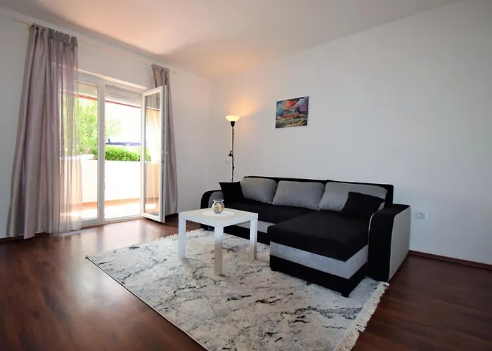 Mica Gostinjska kuća 3*